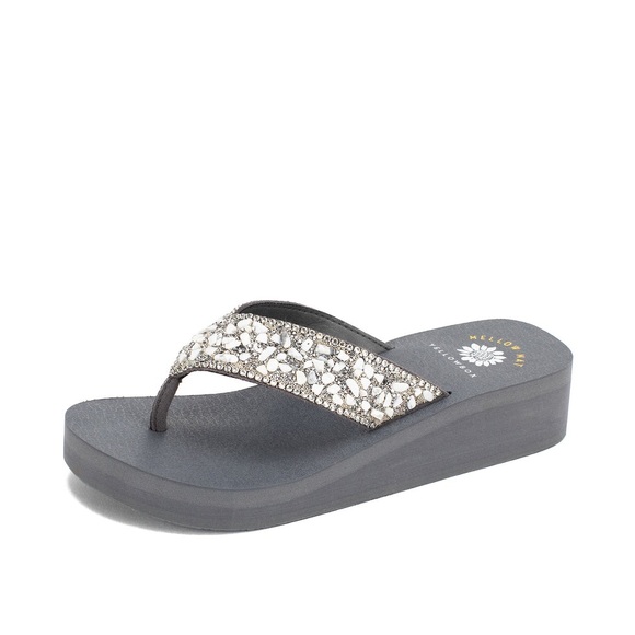 Yellow box Lilla Wedge Sandal color gray medium width - Picture 1 of 5